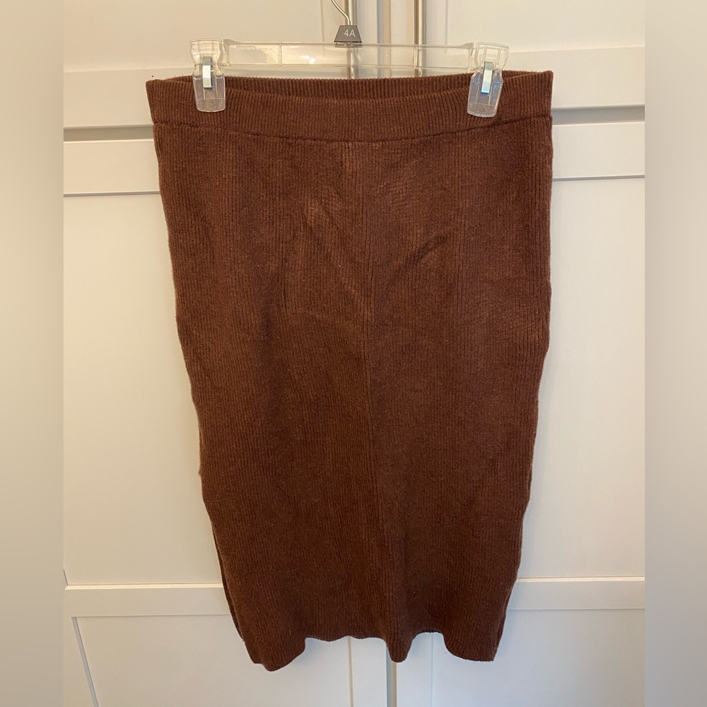 House of Harlow Two Piece Brown Sweater Top and Skirt - Picture 9 of 10